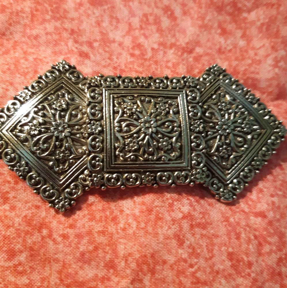 Nice Silver Brooch signed by artist Ginnie Johansen!!